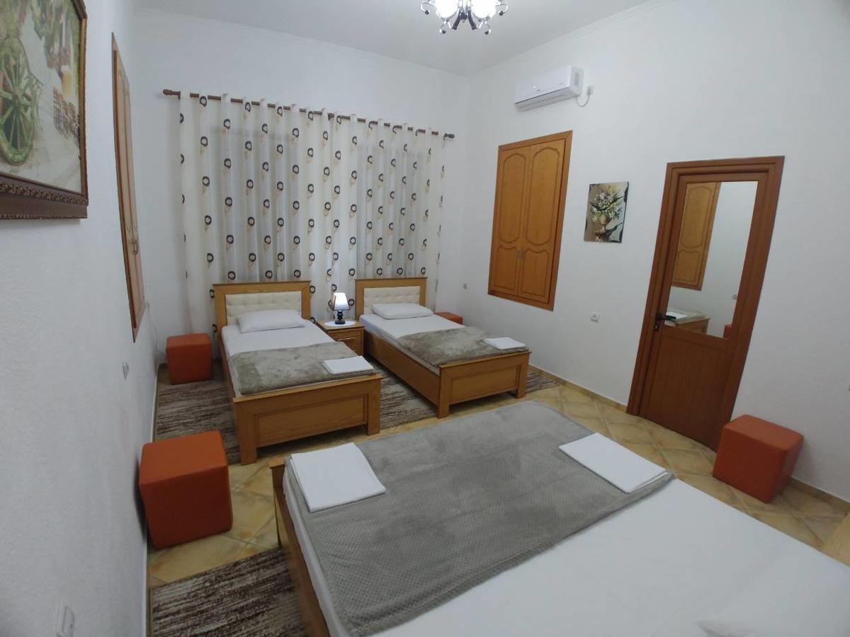 Guest House Urat Gjirokastër Exterior foto