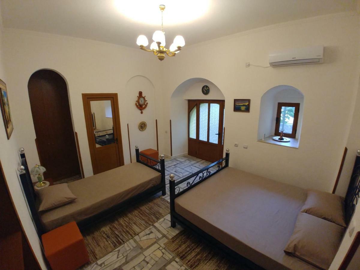 Guest House Urat Gjirokastër Exterior foto